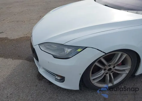 2015 Tesla Model S 85D/P85D z USA, uszkodzony, nr VIN 5YJSA1H42FF091091